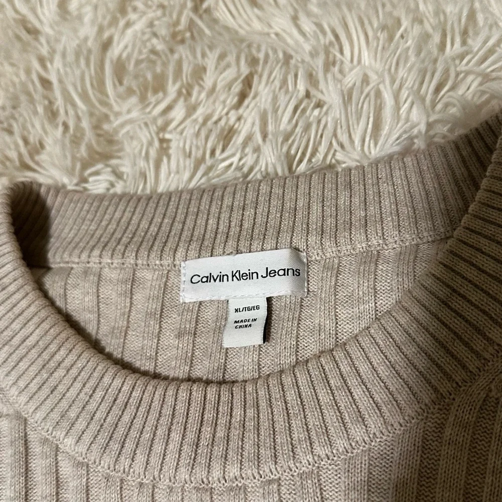 Calvin Klein Beige Ribbed Cropped Long Sleeve Top Sweater - Picture 7 of 8